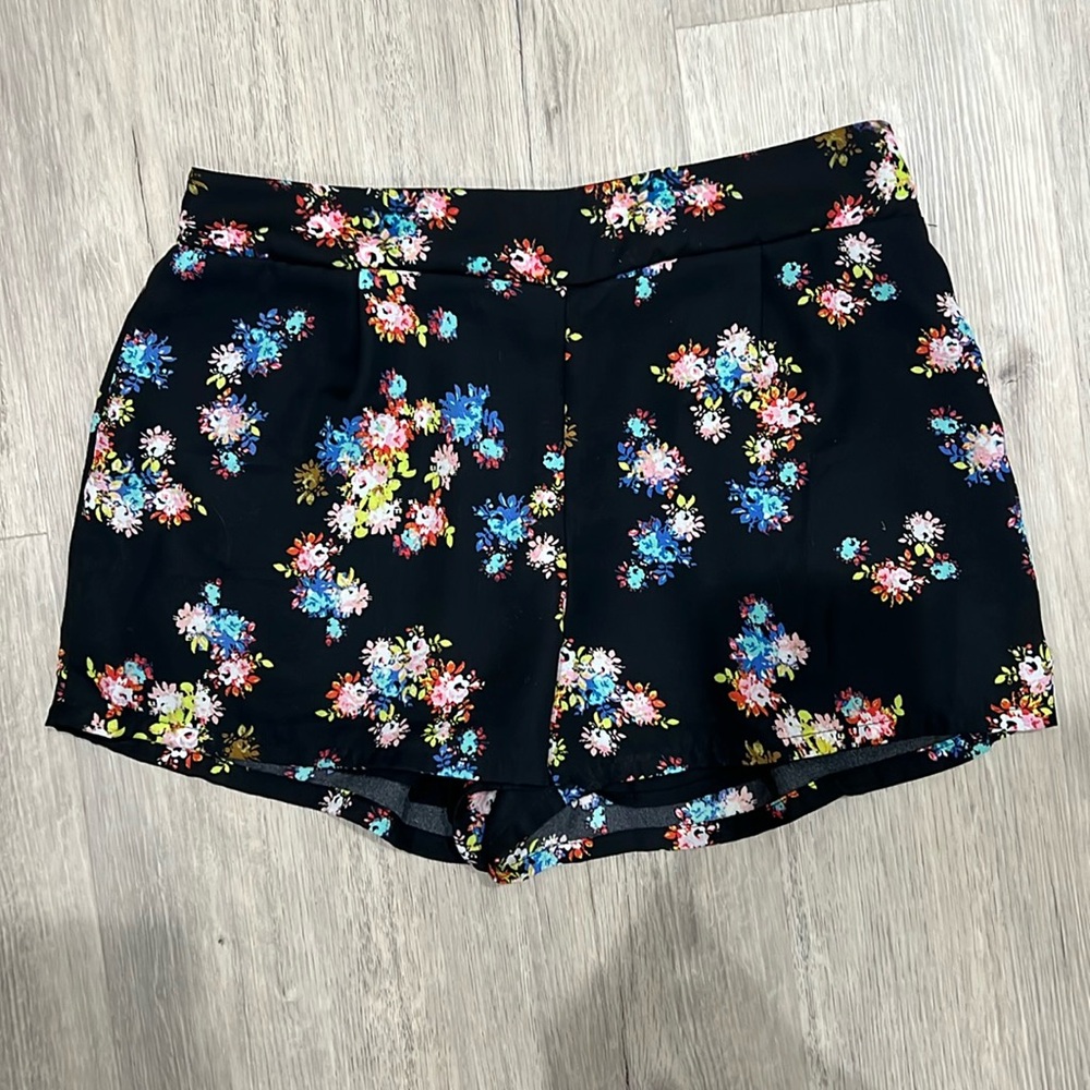 Floral relaxed fit shorts size large